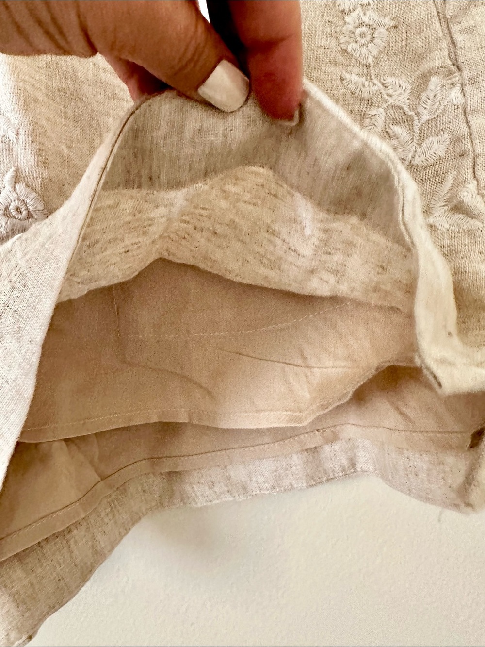 | abercrombie & fitch • taupe floral embroidered linen shorts • medium | - Picture 4 of 7